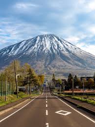 眼前にそびえ立つ羊蹄山